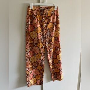 Adorable boho floral cropped pants